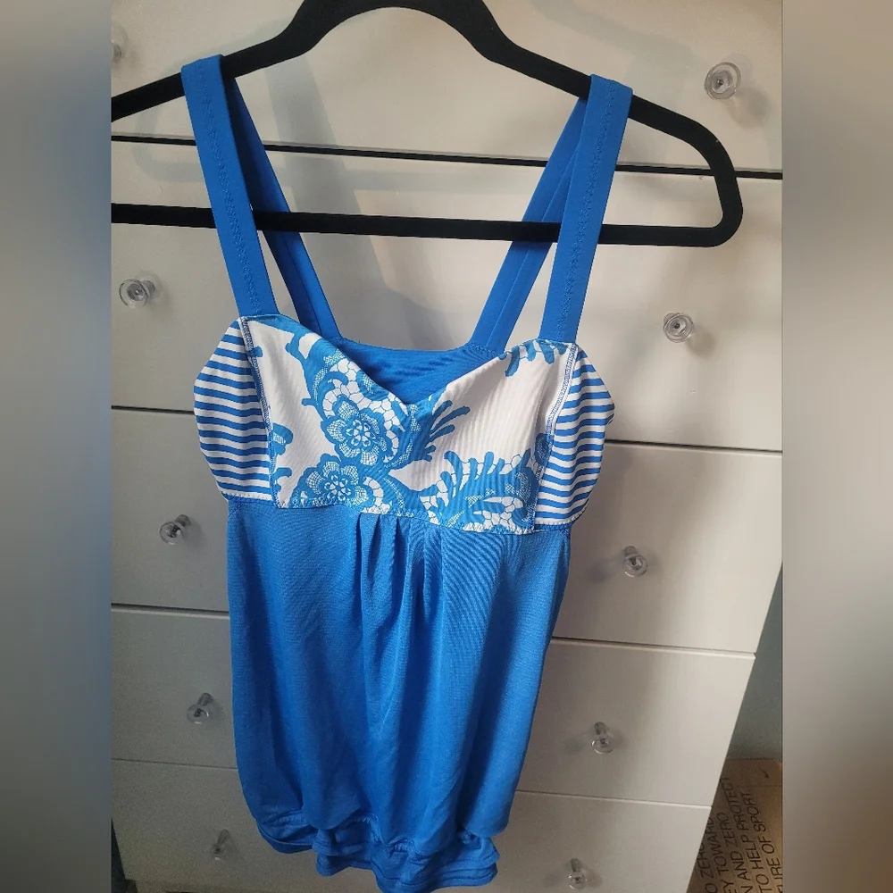Lululemon tank with built-in sports bra - Picture 1 of 3